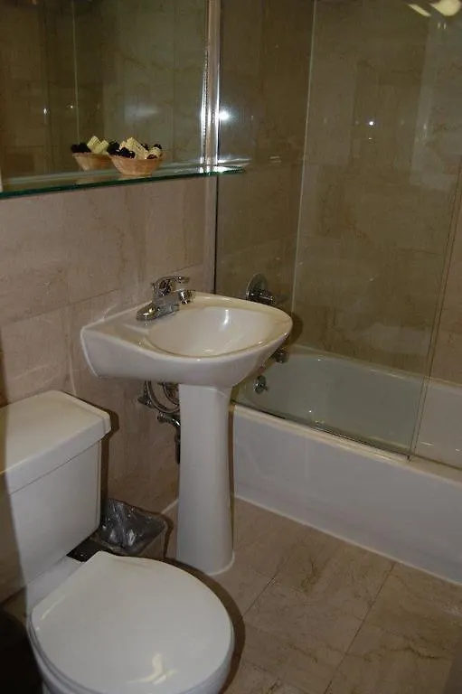 Park West Hotel New York 3*,